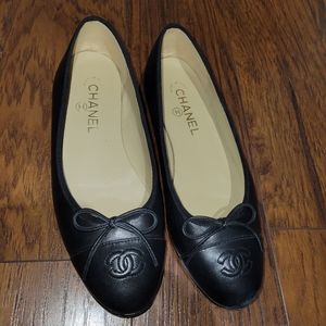 CHANEL BLACK LEATHER   BALLET FLATS